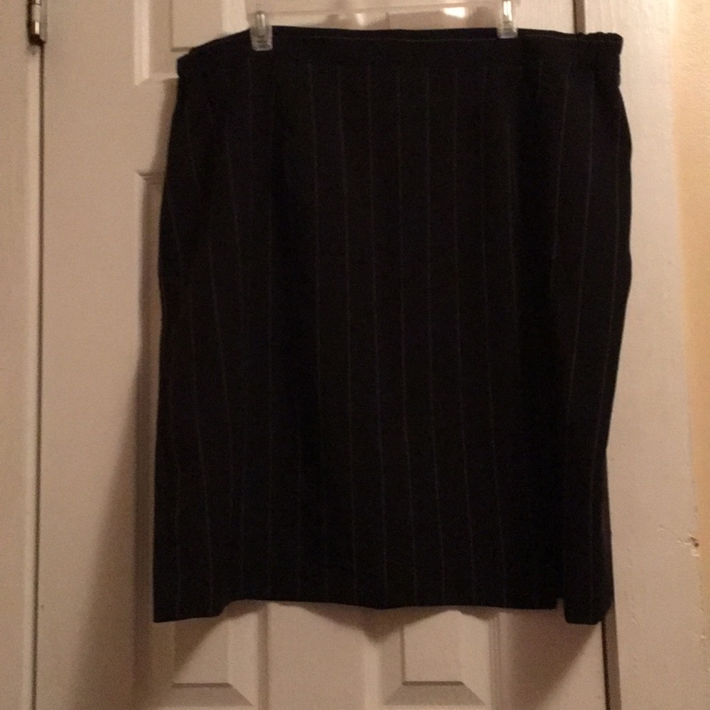 Pin stripe skirt with slit on side